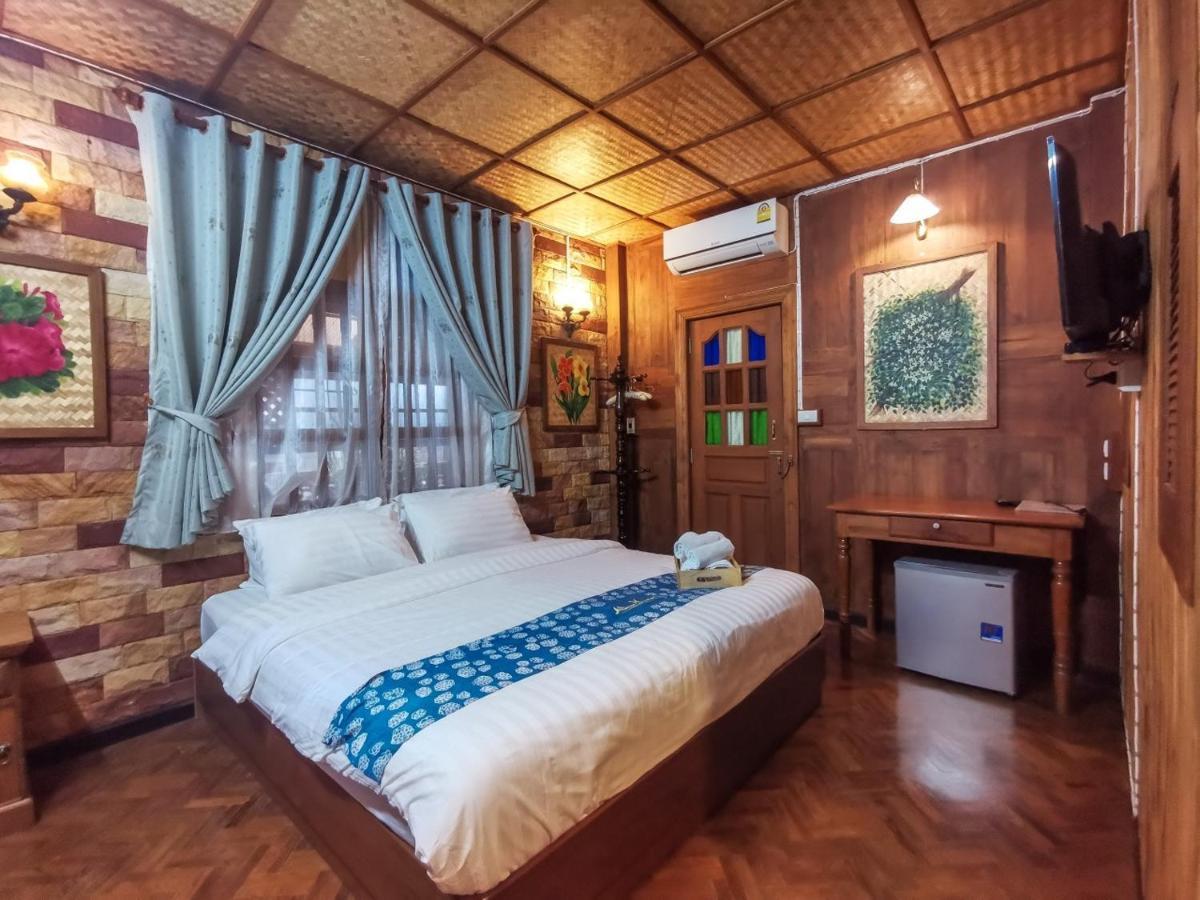 Baanthep Antique Homestay Фрае Екстериор снимка