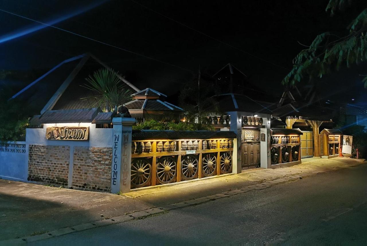 Baanthep Antique Homestay Фрае Екстериор снимка